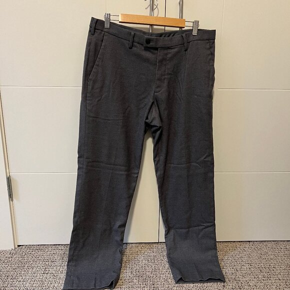 Uniqlo Pants  - Charcoal Grey  - 60% Polyester 31% Rayon 7% Acrylic 2% Spandex - Picture 3 of 3
